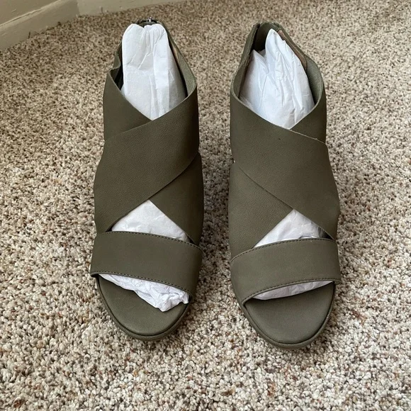 Eileen Fisher Olive Tumbled Nubuck Marla Block Heel Sandal Size 8 New With Box